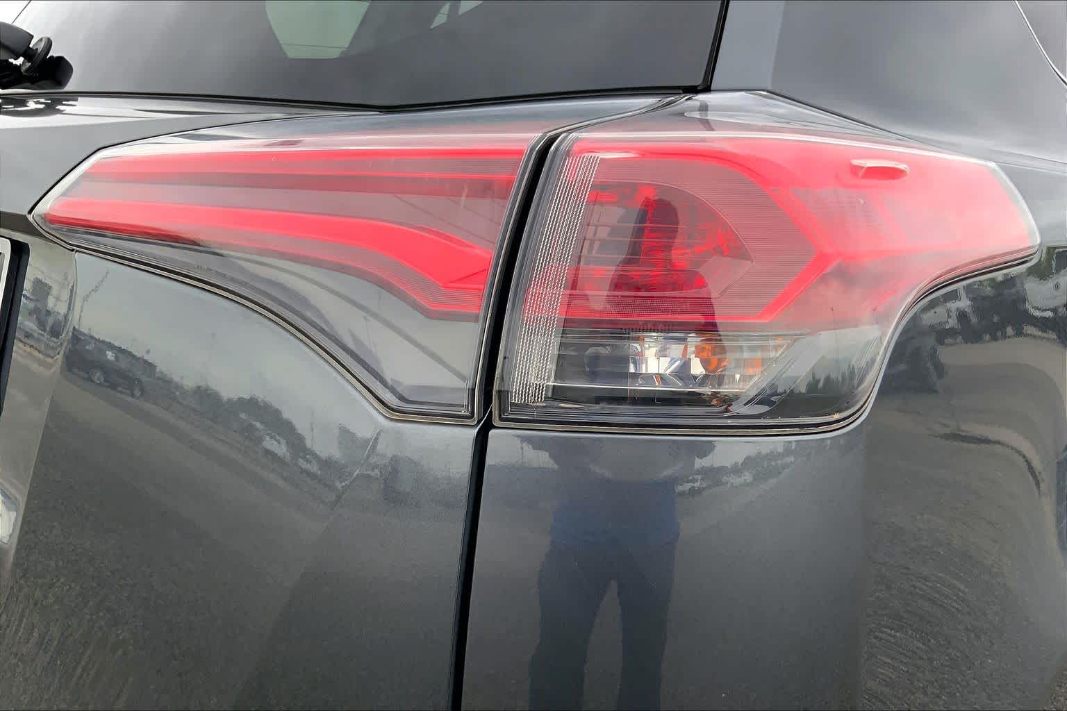 2018 Toyota RAV4 photo 10 of 36