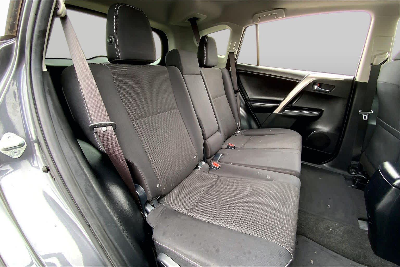 2018 Toyota RAV4 photo 19 of 36