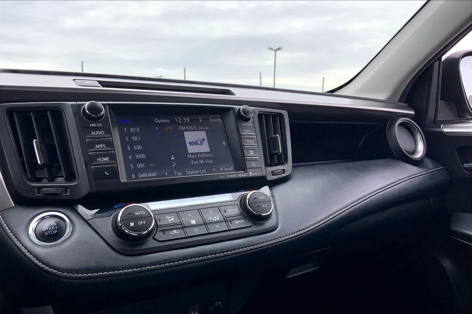 2018 Toyota RAV4 photo 35 of 36