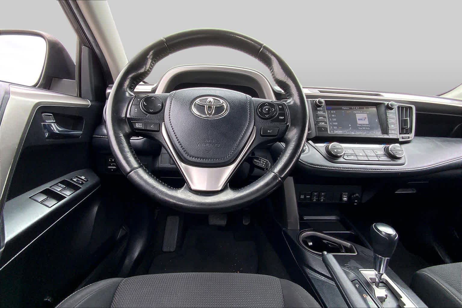 2018 Toyota RAV4 photo 6 of 36