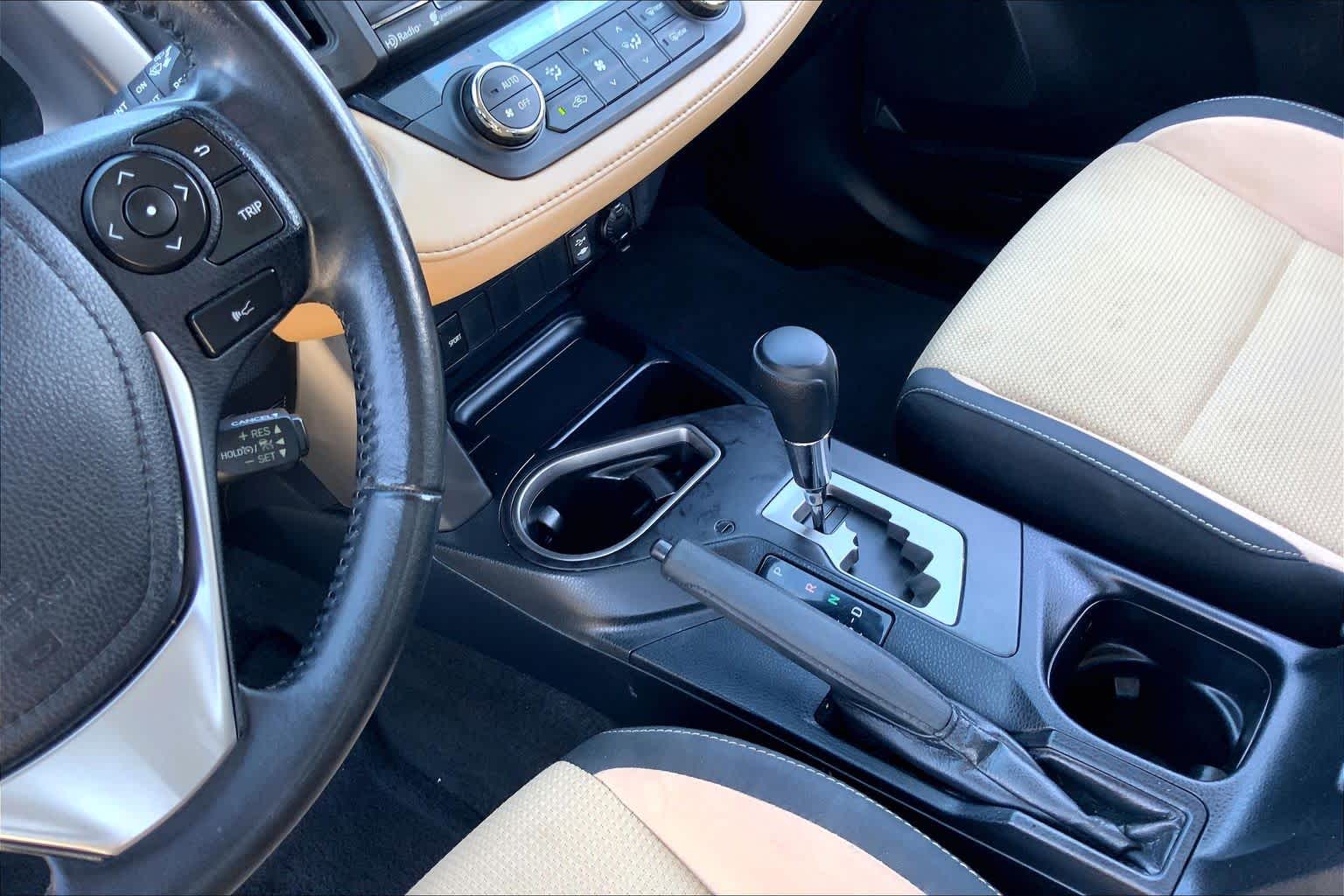 2018 Toyota RAV4 photo 16 of 36