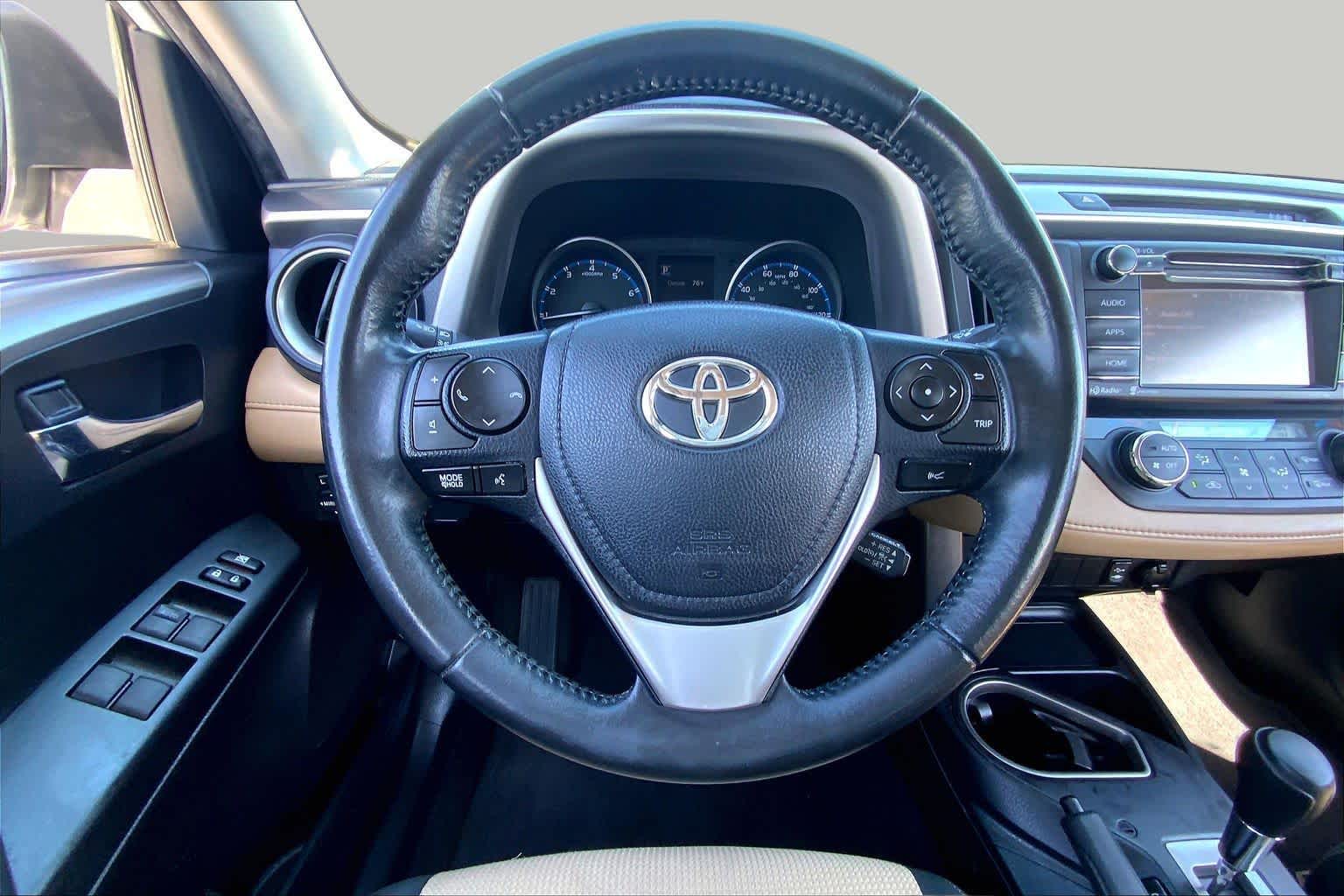2018 Toyota RAV4 photo 6 of 36
