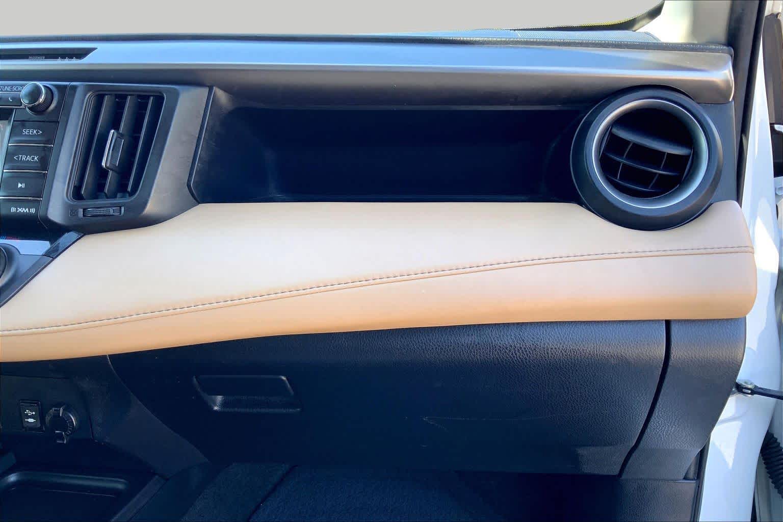 2018 Toyota RAV4 photo 18 of 36