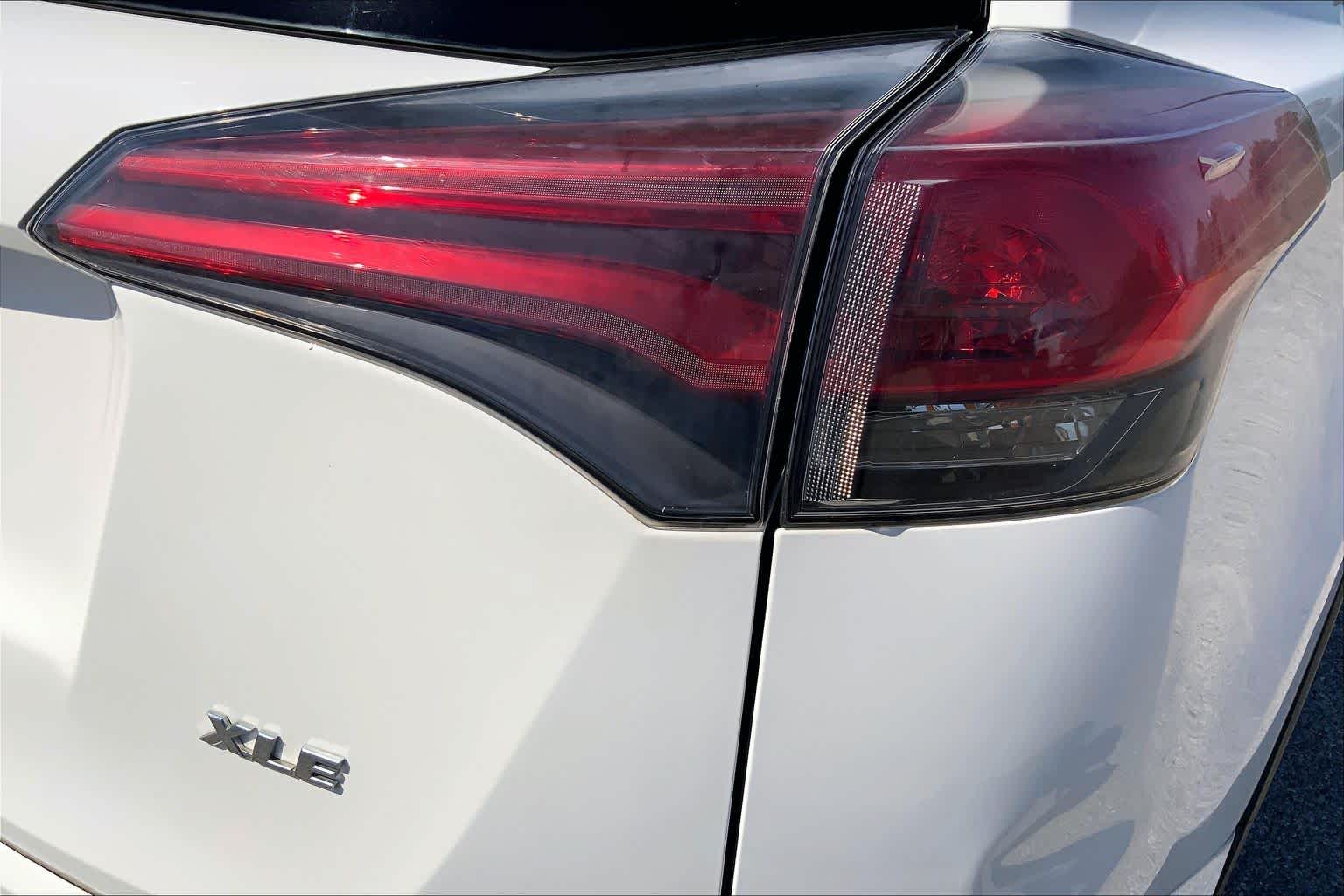 2018 Toyota RAV4 photo 30 of 36