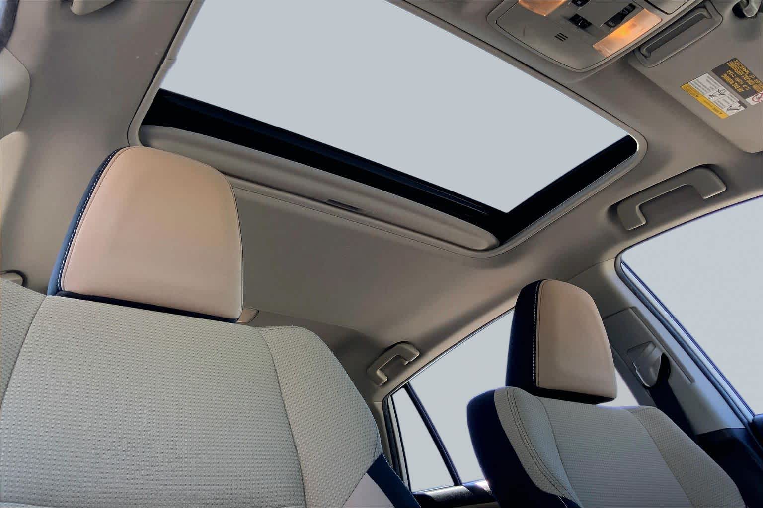 2018 Toyota RAV4 photo 14 of 36