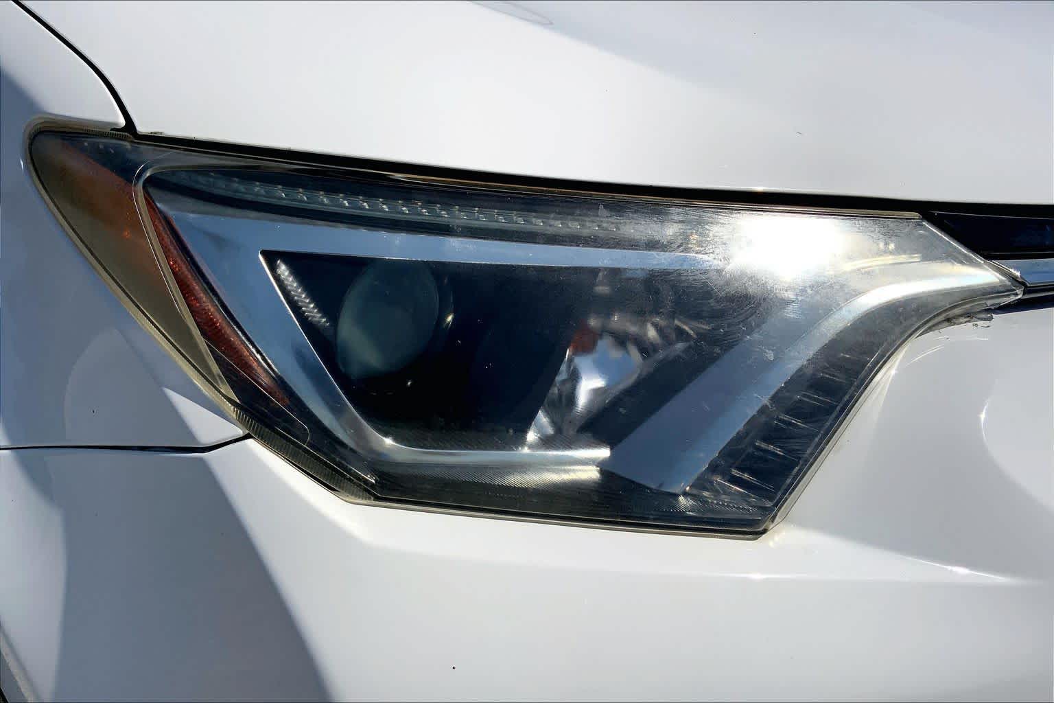 2018 Toyota RAV4 photo 27 of 36
