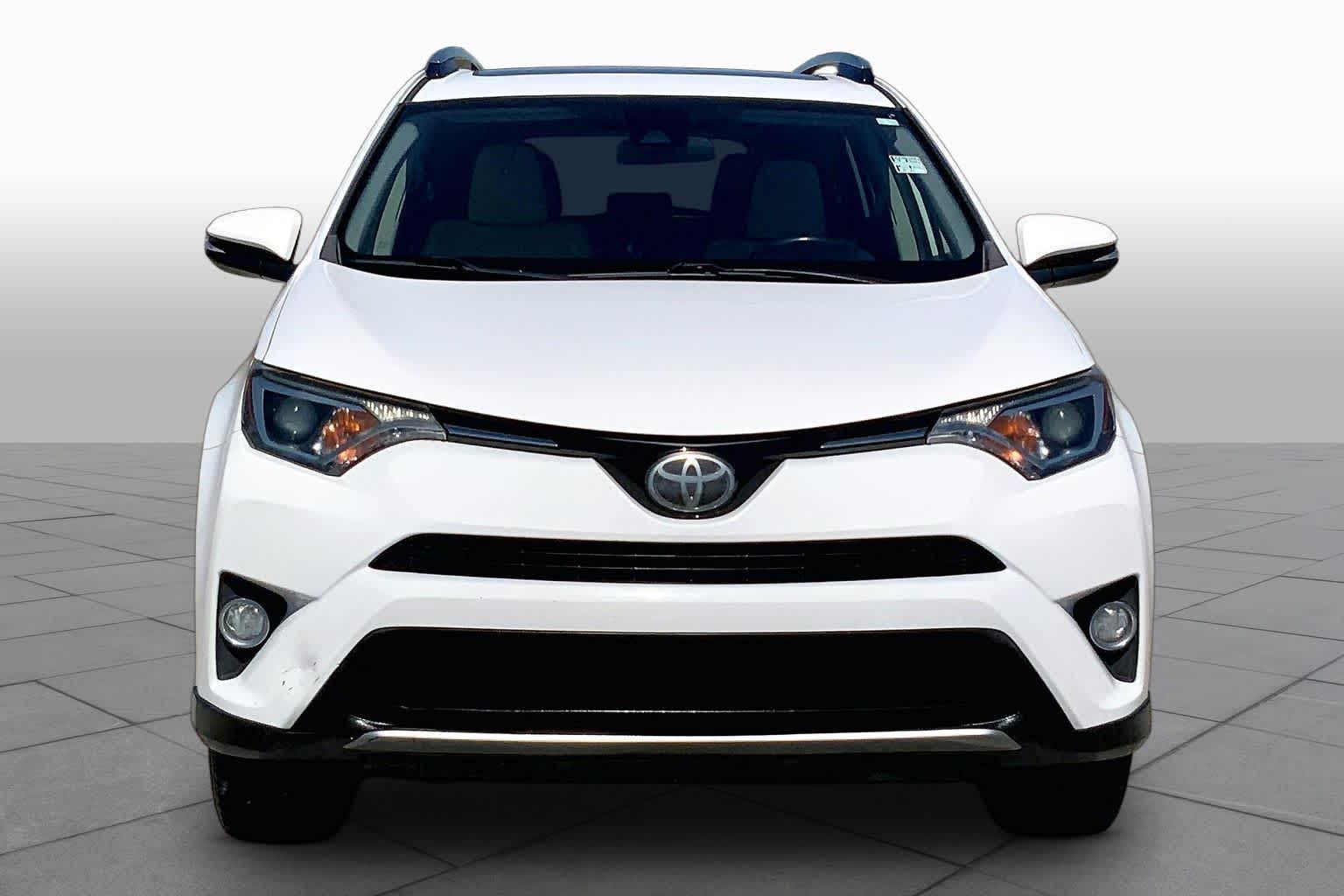 2018 Toyota RAV4 photo 4 of 36