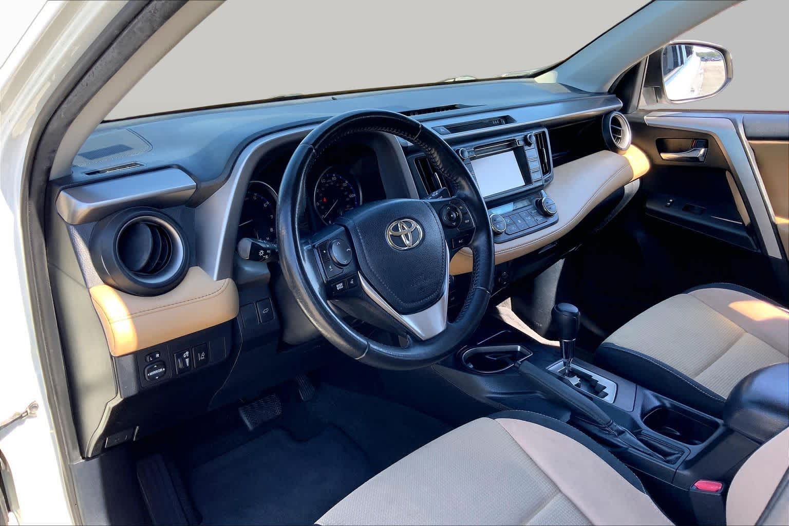 2018 Toyota RAV4 photo 17 of 36