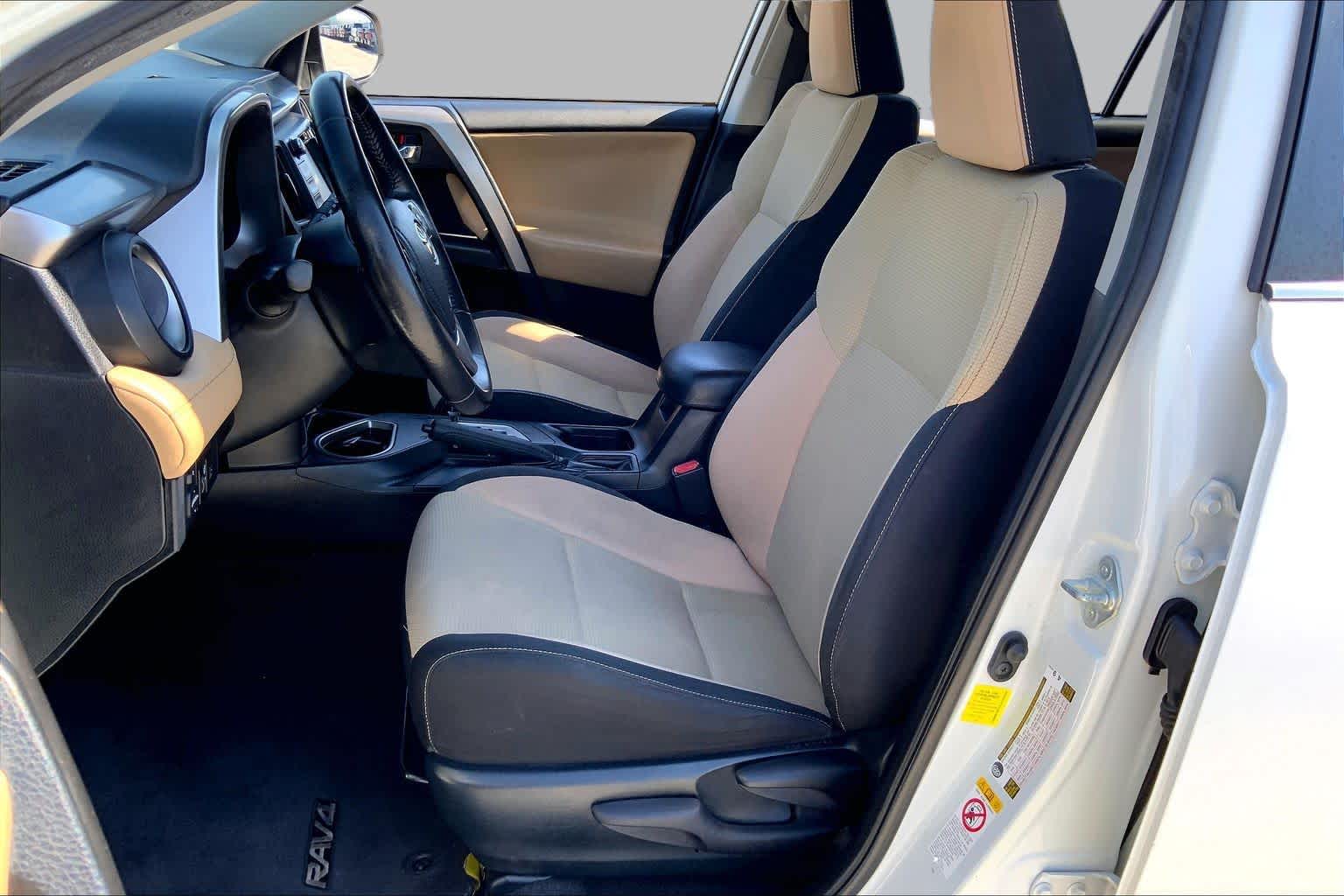 2018 Toyota RAV4 photo 8 of 36