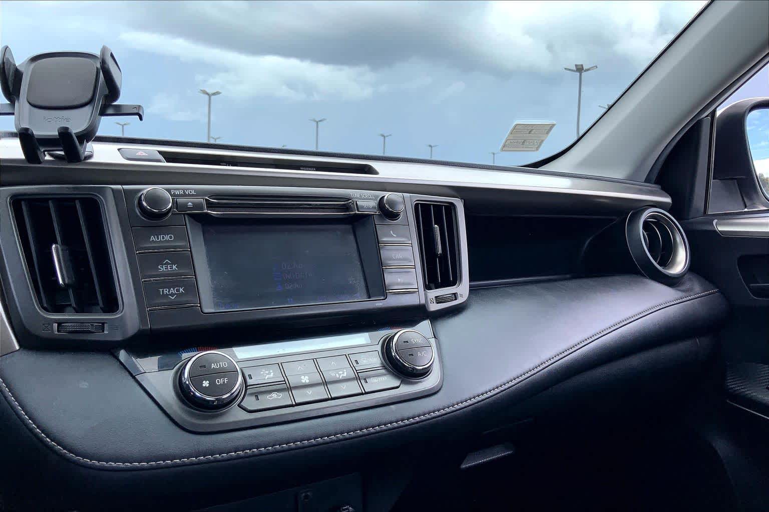 2013 Toyota RAV4 photo 35 of 36