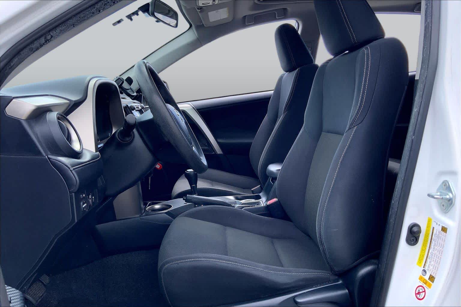 2013 Toyota RAV4 photo 8 of 36