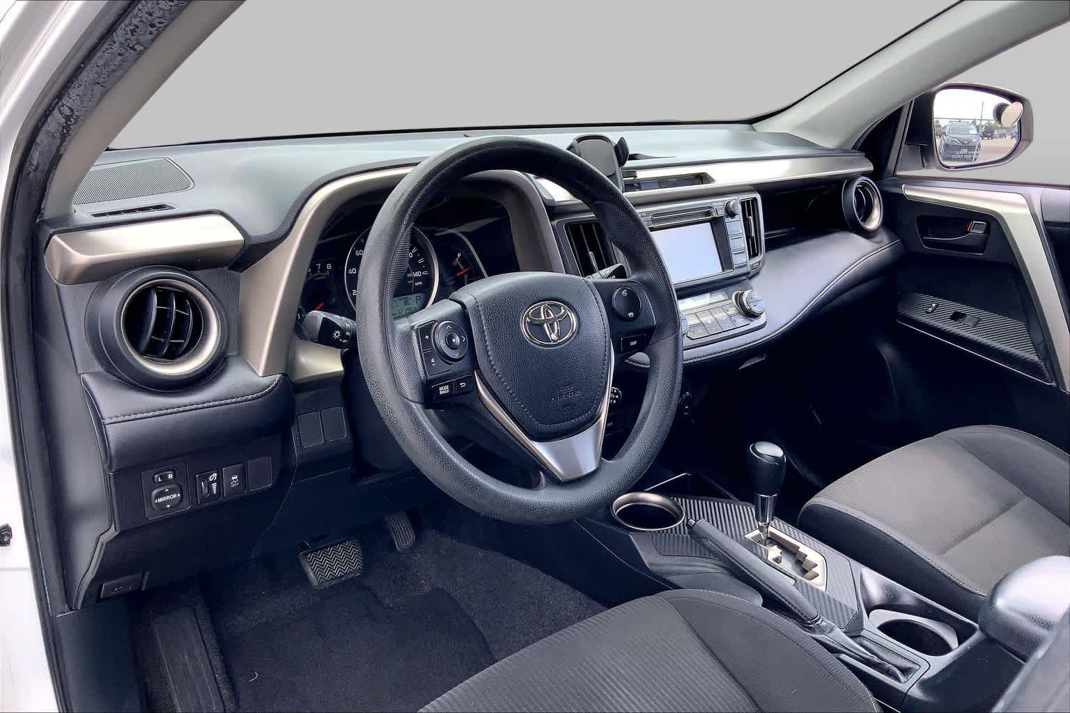 2013 Toyota RAV4 photo 17 of 36