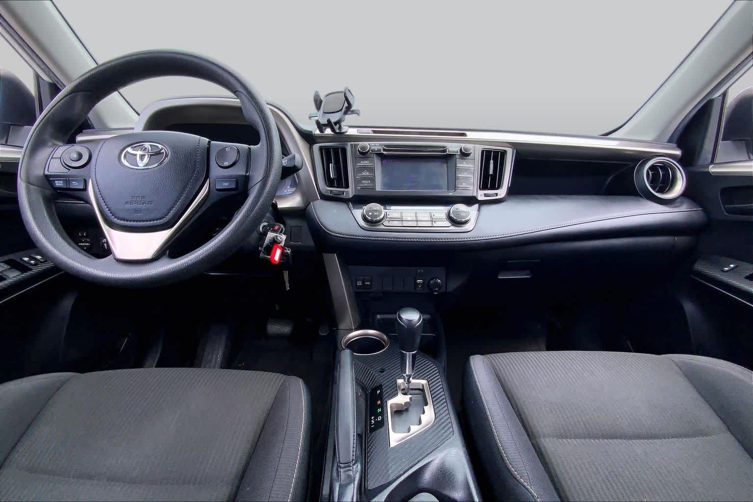 2013 Toyota RAV4 photo 15 of 36