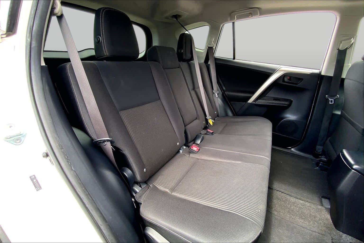 2013 Toyota RAV4 photo 19 of 36