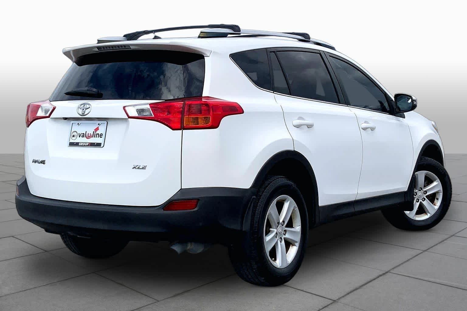 2013 Toyota RAV4 photo 13 of 36