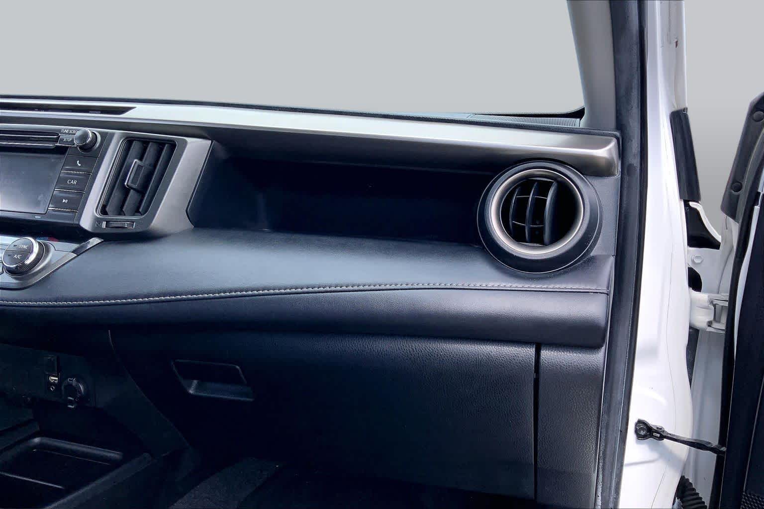 2013 Toyota RAV4 photo 18 of 36