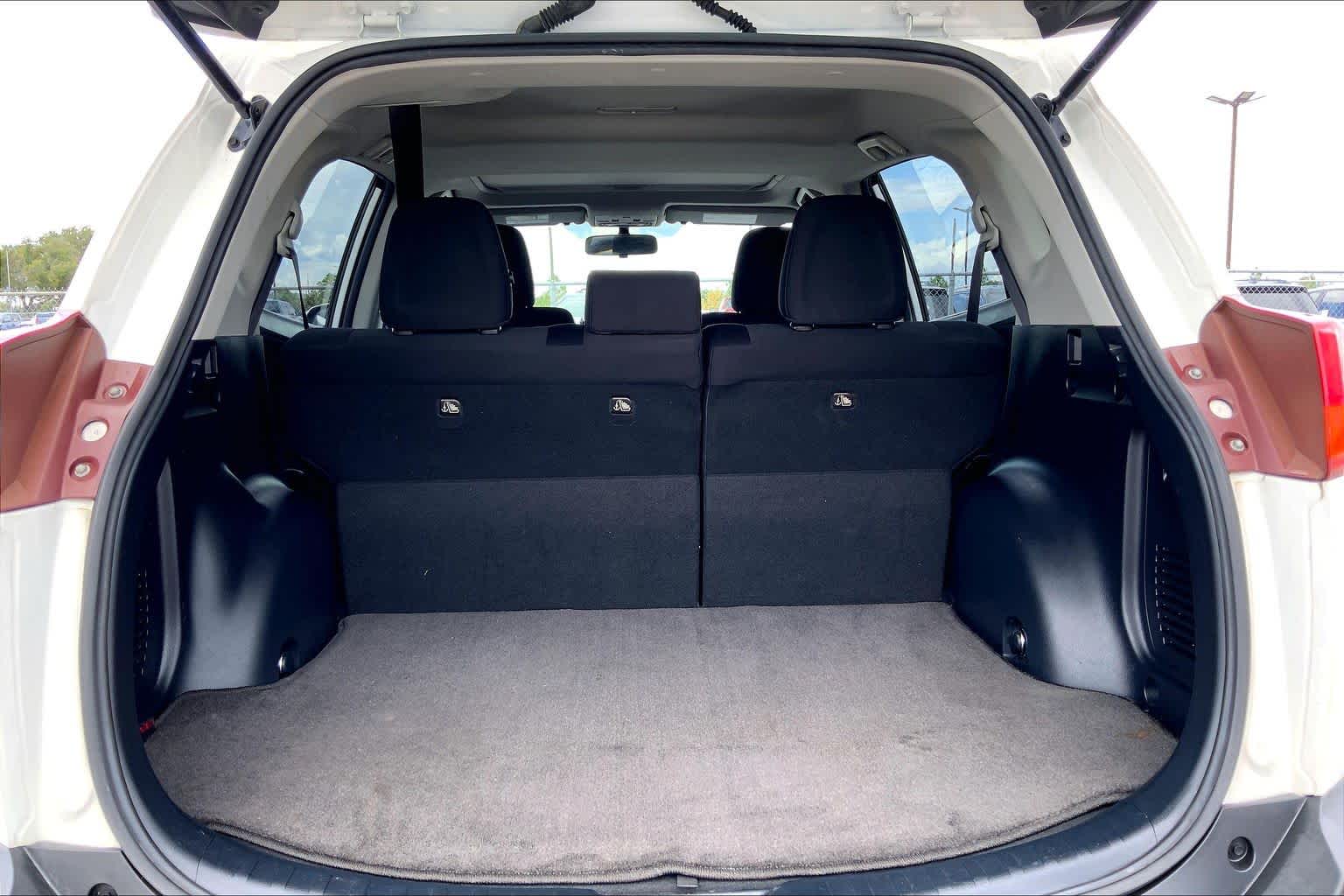 2013 Toyota RAV4 photo 34 of 36