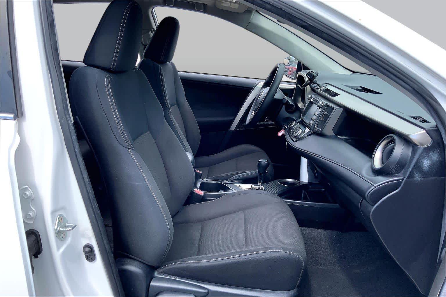 2013 Toyota RAV4 photo 9 of 36