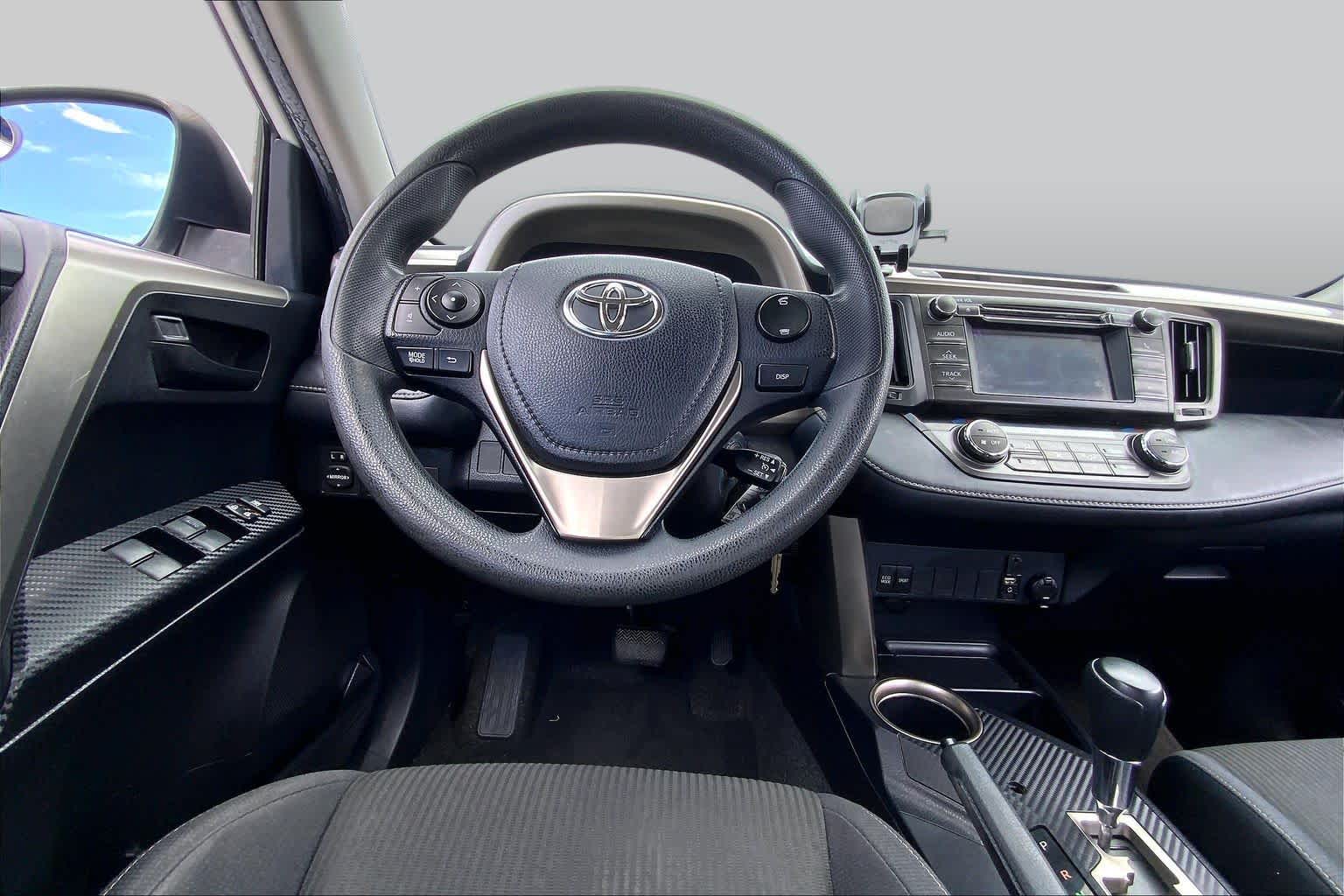 2013 Toyota RAV4 photo 6 of 36
