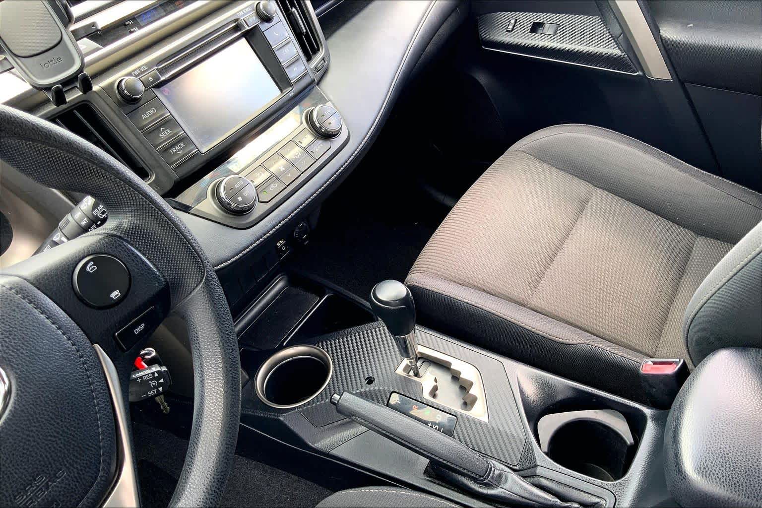 2013 Toyota RAV4 photo 16 of 36