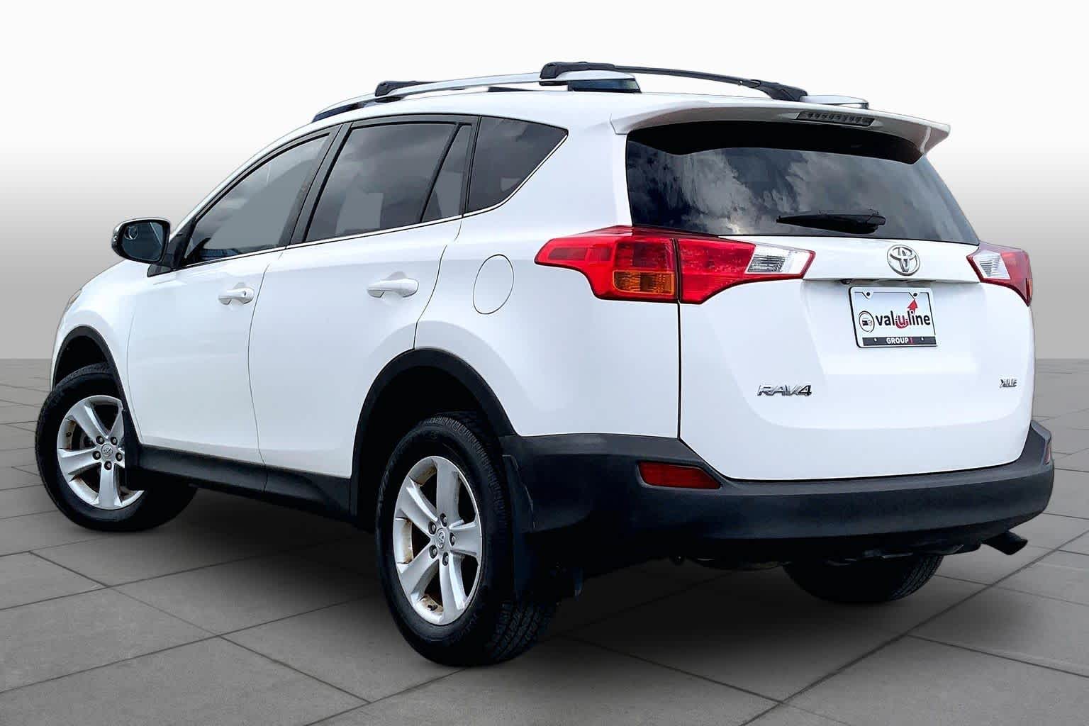 2013 Toyota RAV4 photo 12 of 36