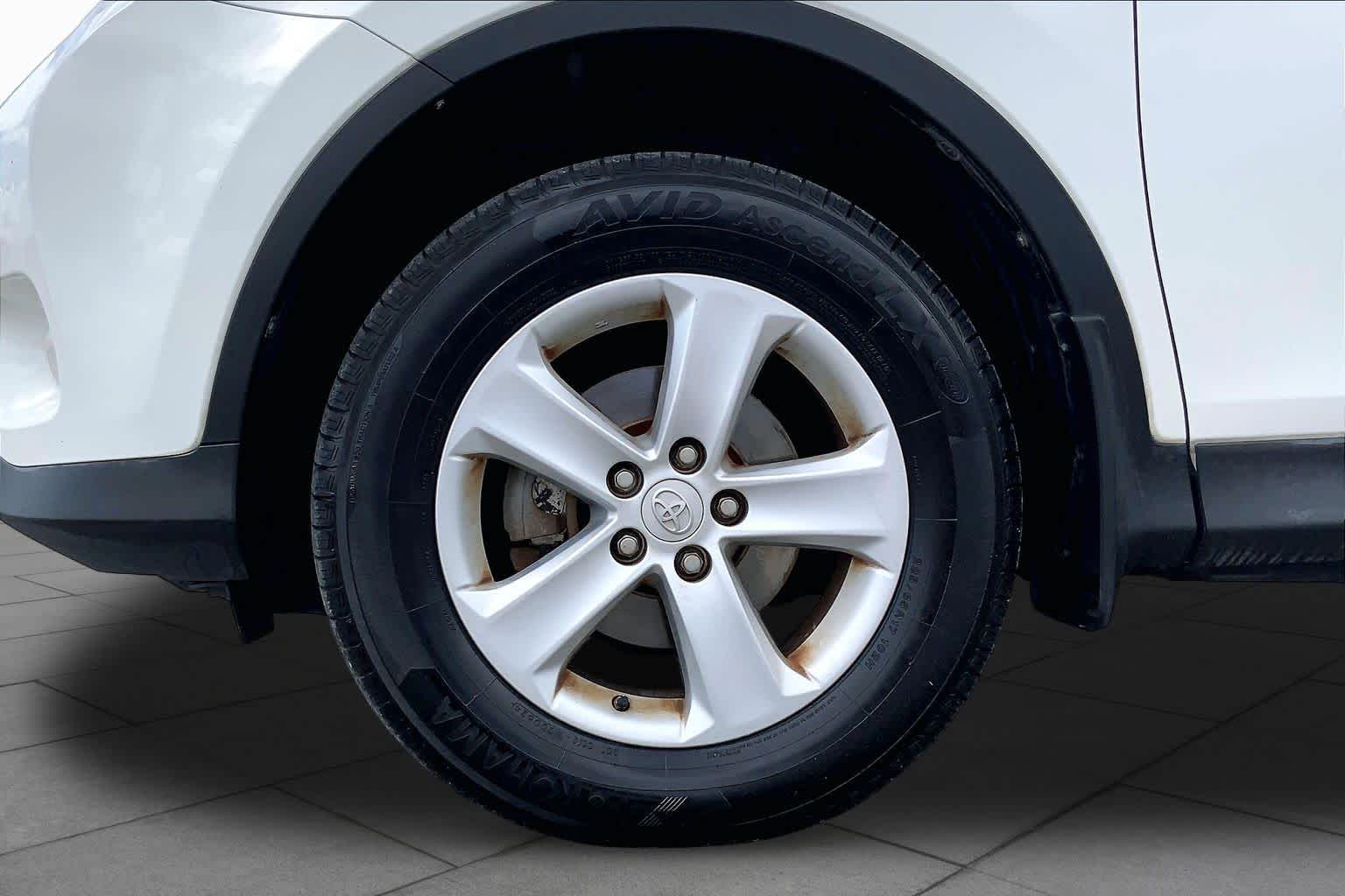2013 Toyota RAV4 photo 11 of 36