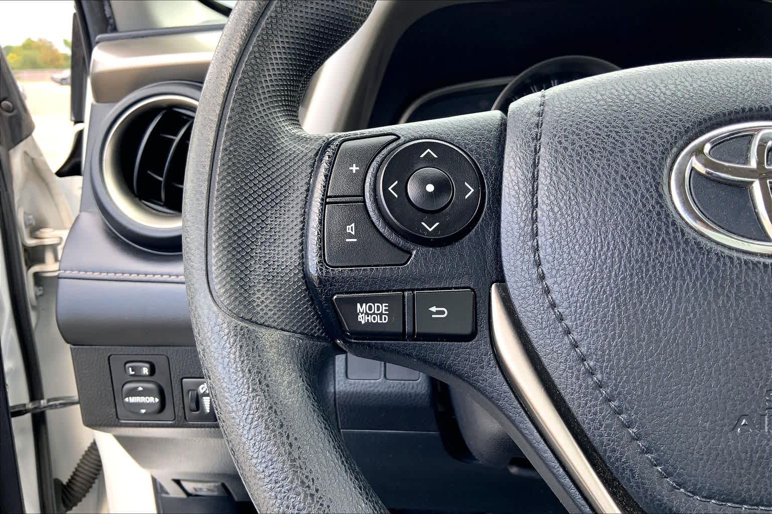 2013 Toyota RAV4 photo 23 of 36