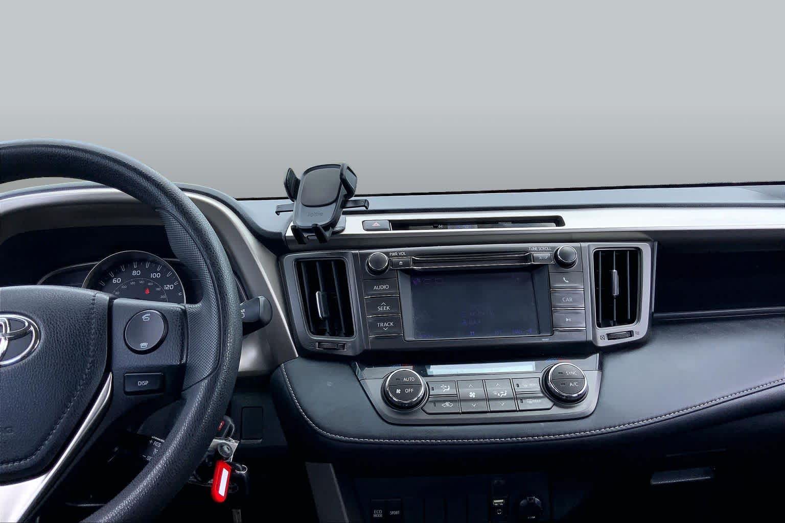 2013 Toyota RAV4 photo 7 of 36