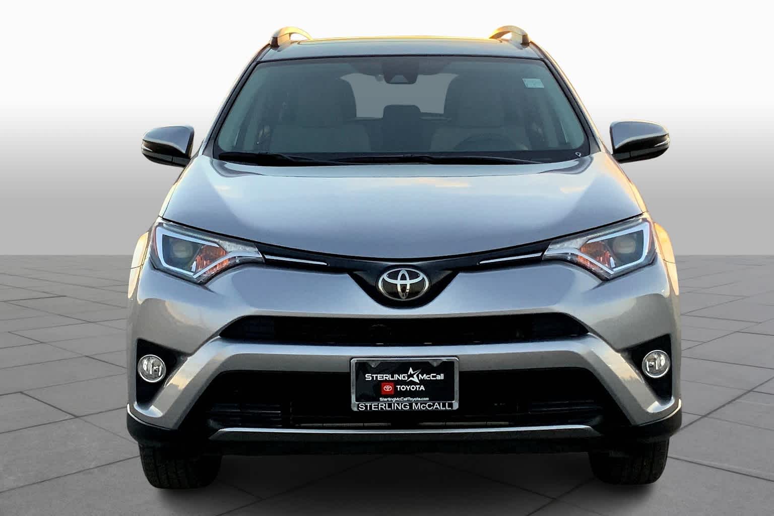 2018 Toyota RAV4 photo 5 of 35