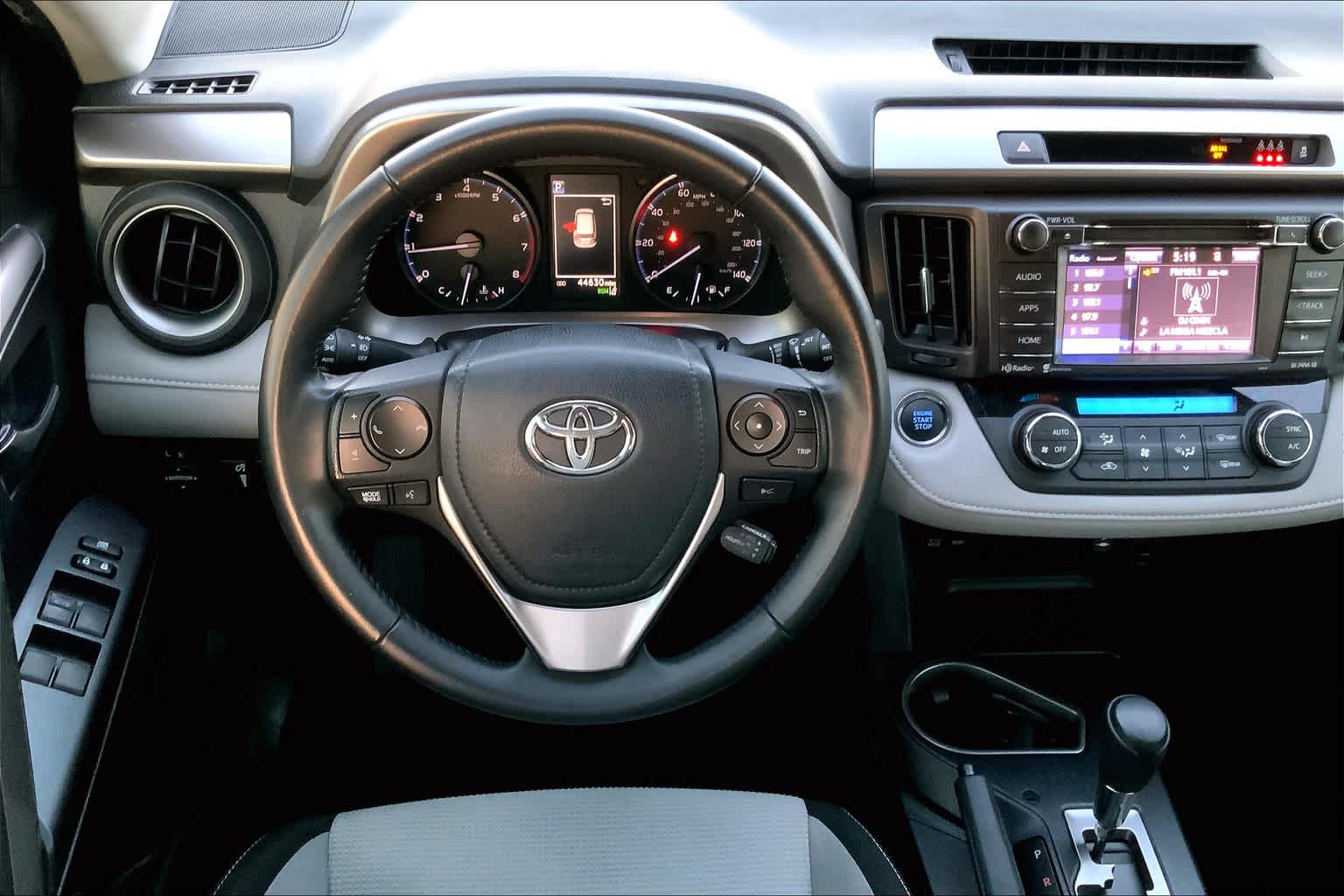 2018 Toyota RAV4 photo 7 of 35