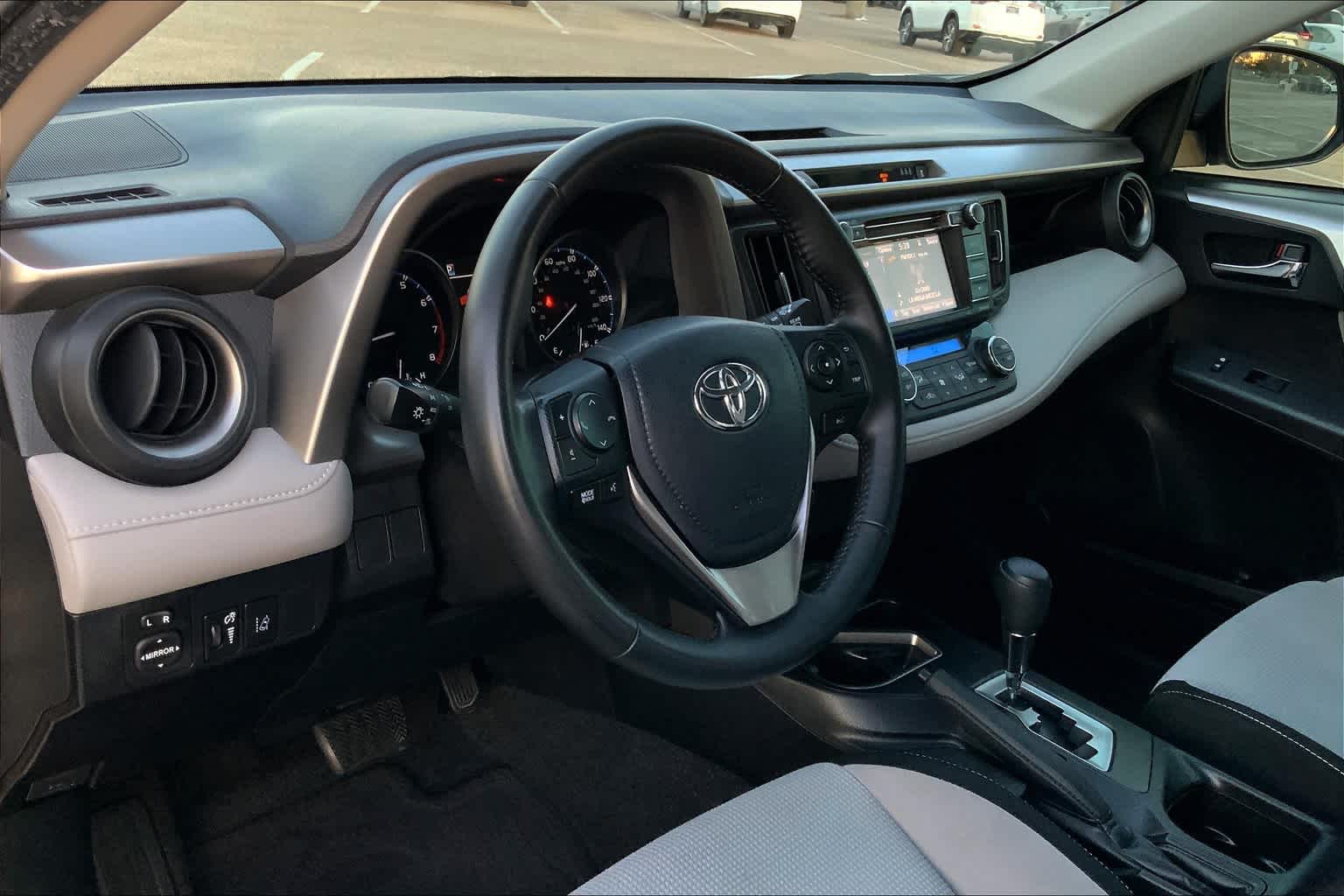 2018 Toyota RAV4 photo 17 of 35
