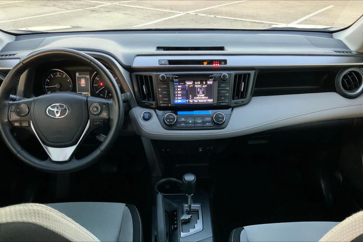 2018 Toyota RAV4 photo 14 of 35