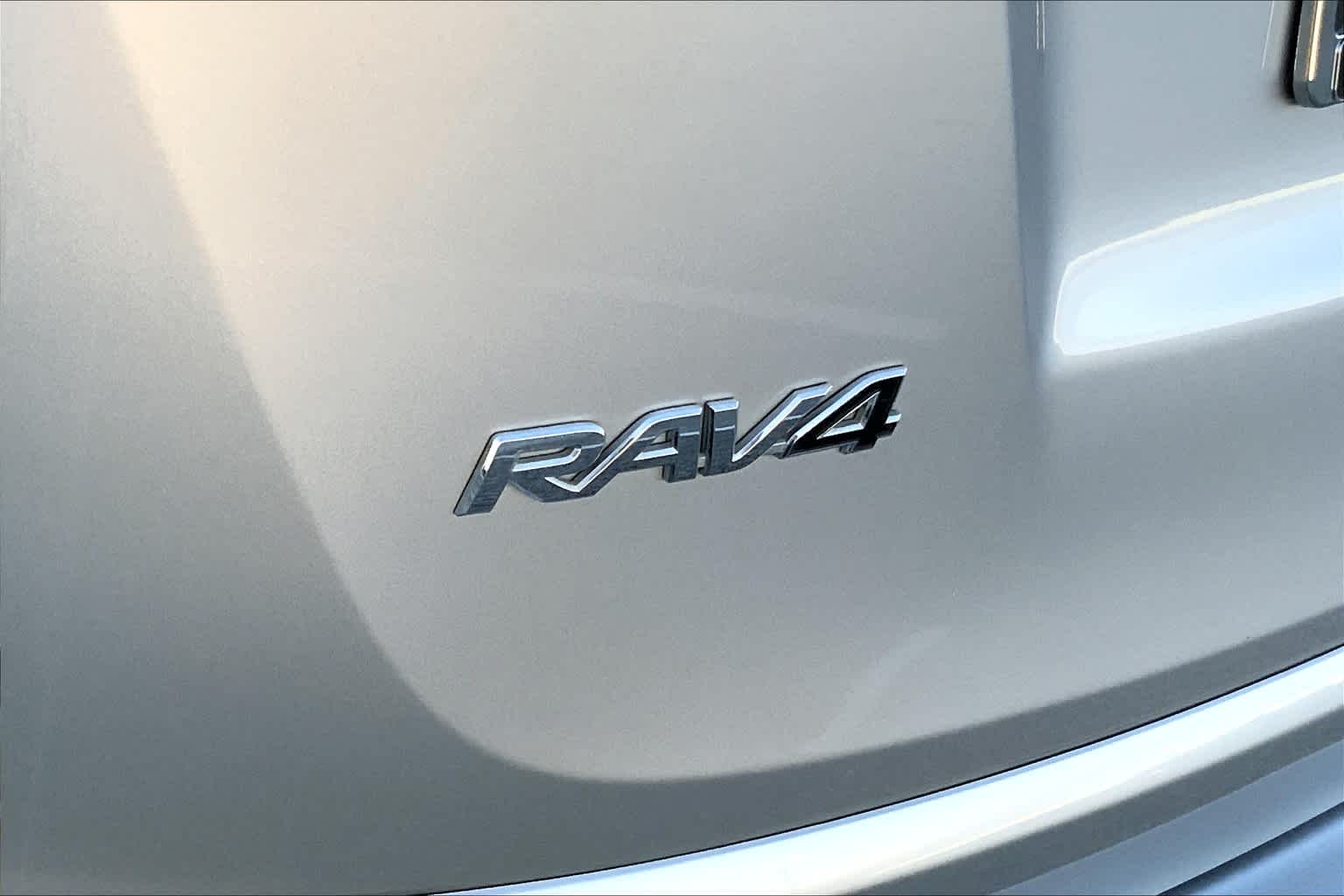 2018 Toyota RAV4 photo 29 of 35