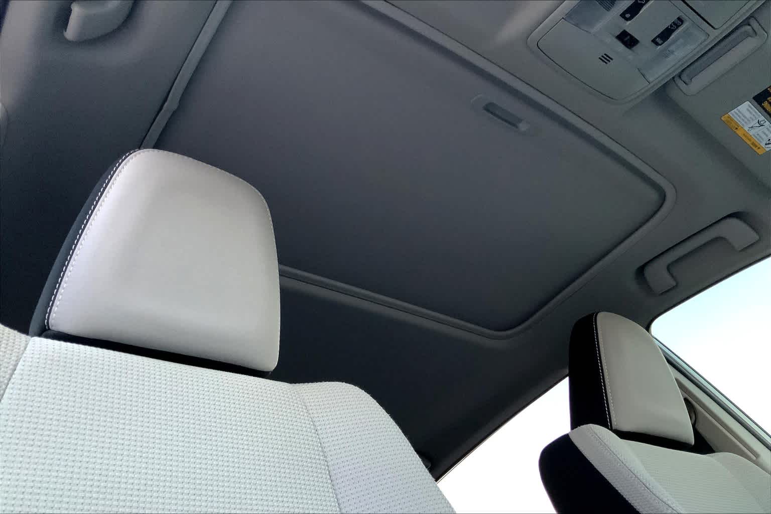 2018 Toyota RAV4 photo 15 of 35