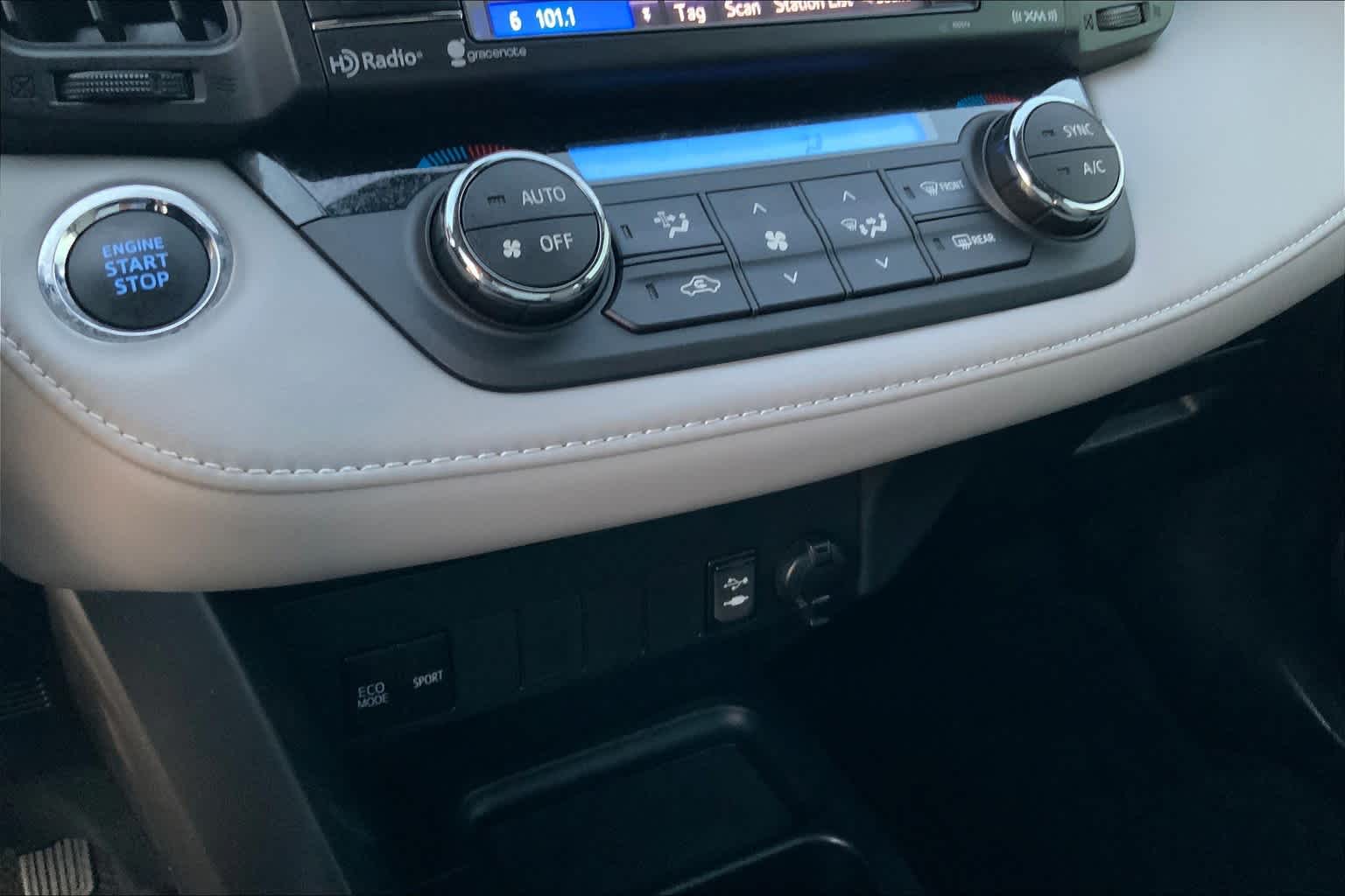 2018 Toyota RAV4 photo 32 of 35