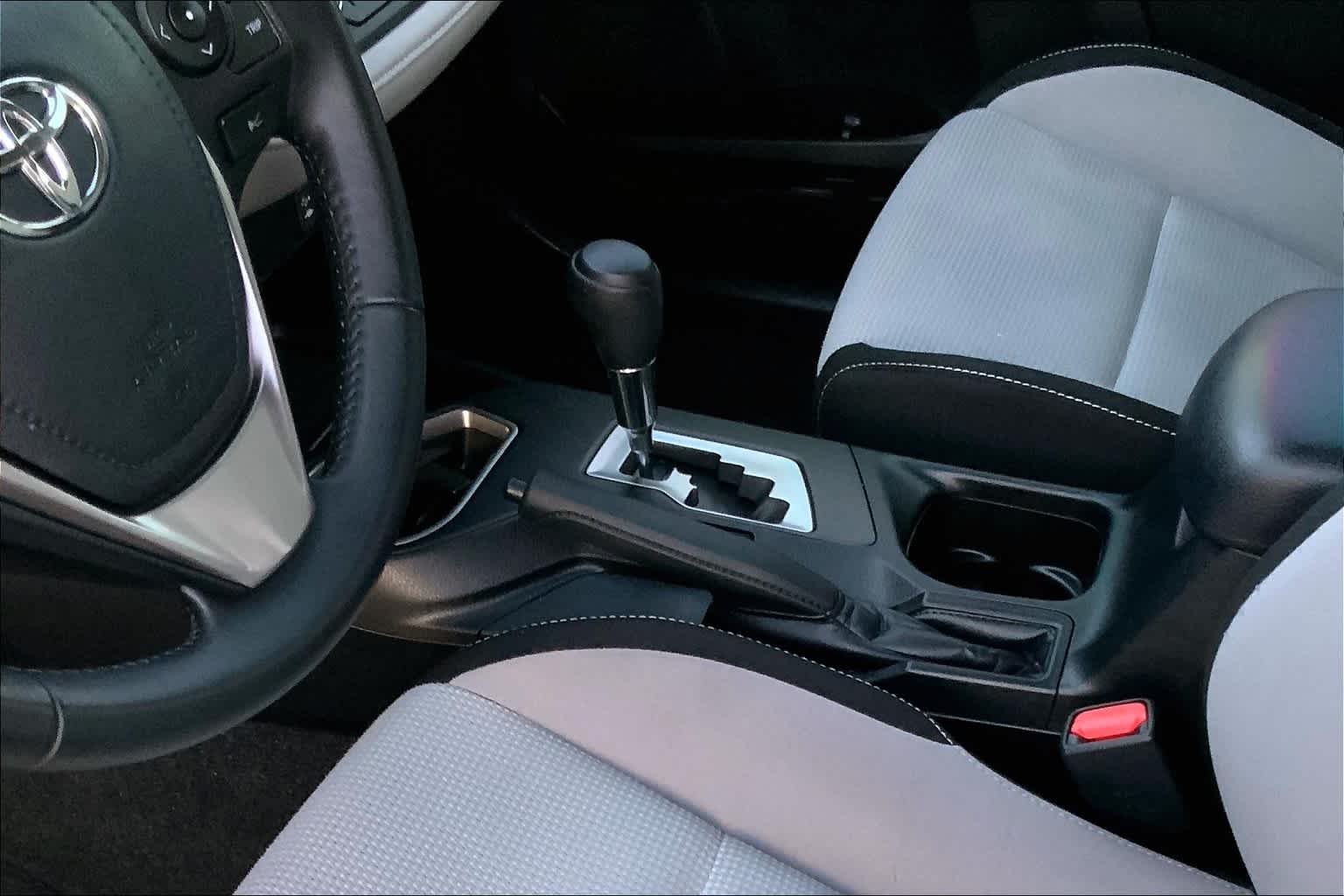 2018 Toyota RAV4 photo 16 of 35