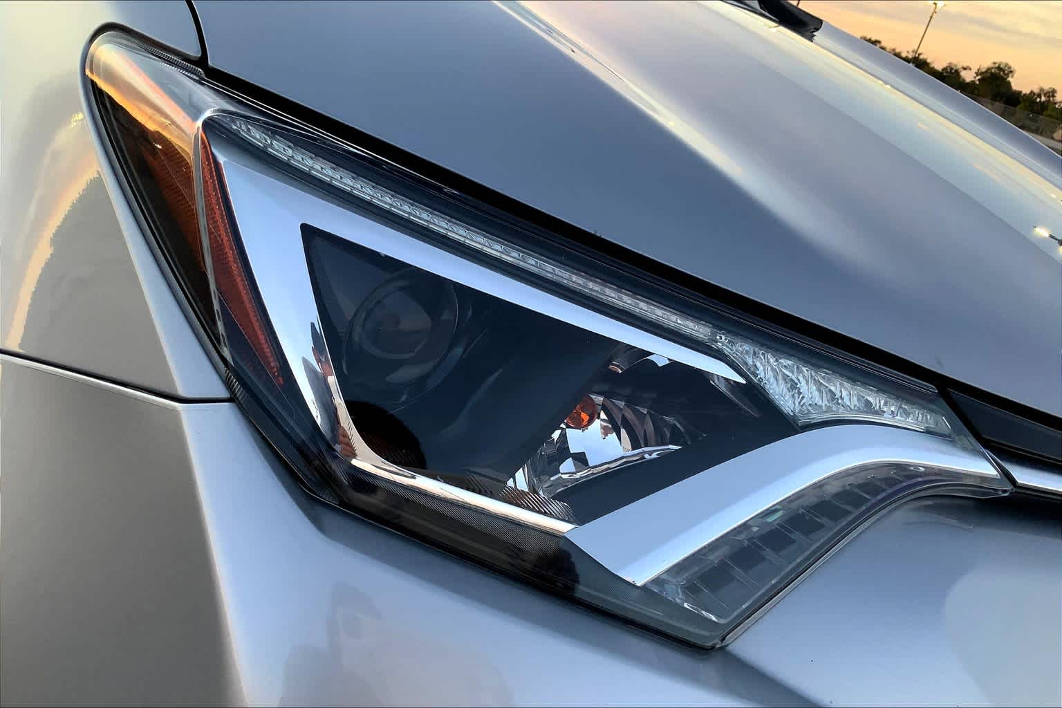 2018 Toyota RAV4 photo 26 of 35