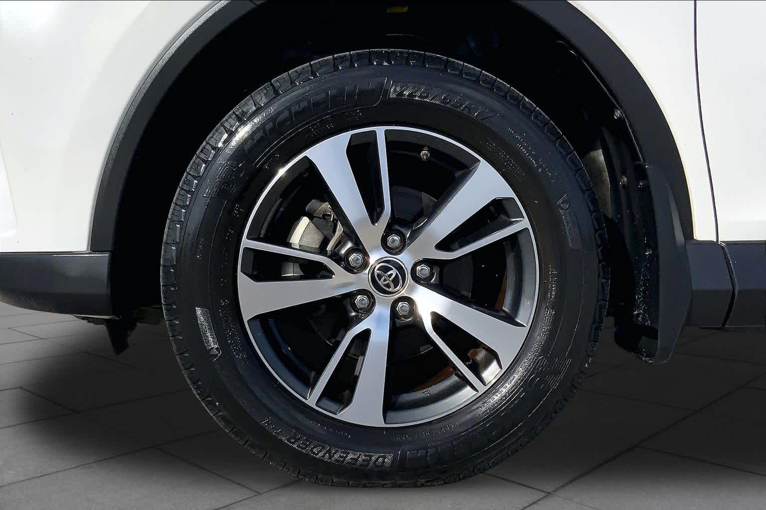 2018 Toyota RAV4 XLE Super White at Group 1 Toyota Southwest