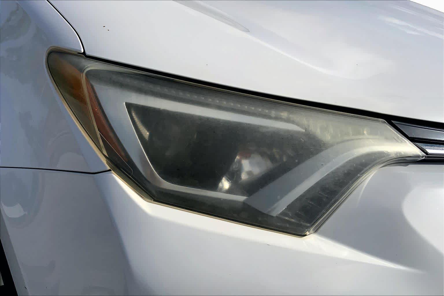2018 Toyota RAV4 XLE Super White at Group 1 Toyota Southwest