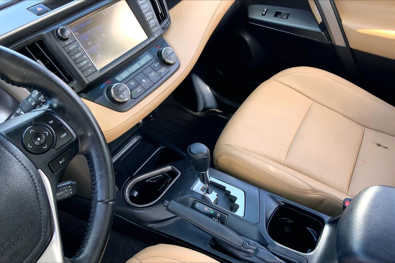 2018 Toyota RAV4 XLE Super White at Group 1 Toyota Southwest