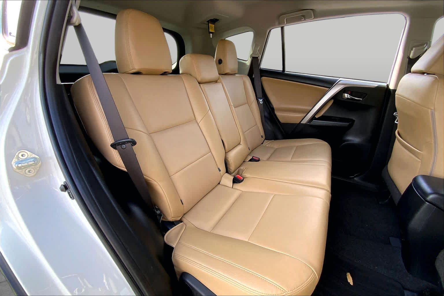 2018 Toyota RAV4 XLE Super White at Group 1 Toyota Southwest
