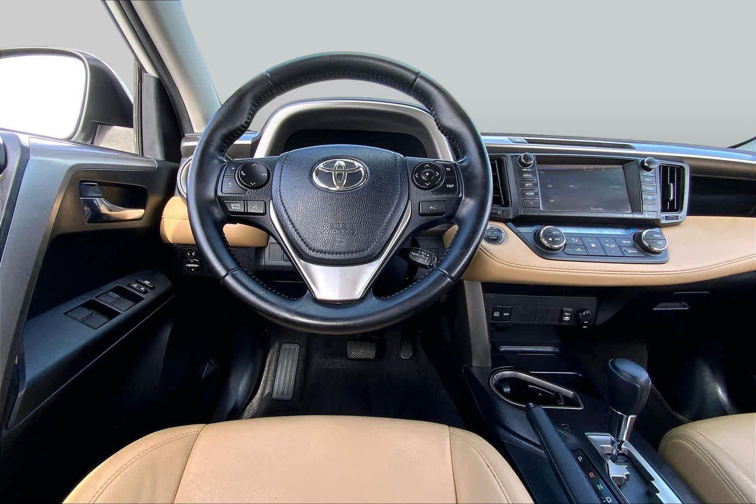 2018 Toyota RAV4 XLE Super White at Group 1 Toyota Southwest