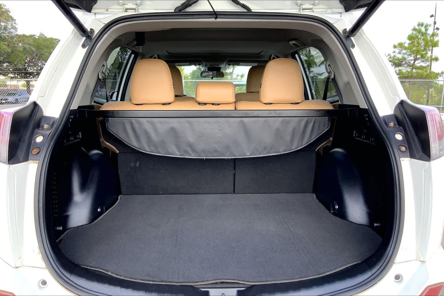 2018 Toyota RAV4 XLE Super White at Group 1 Toyota Southwest
