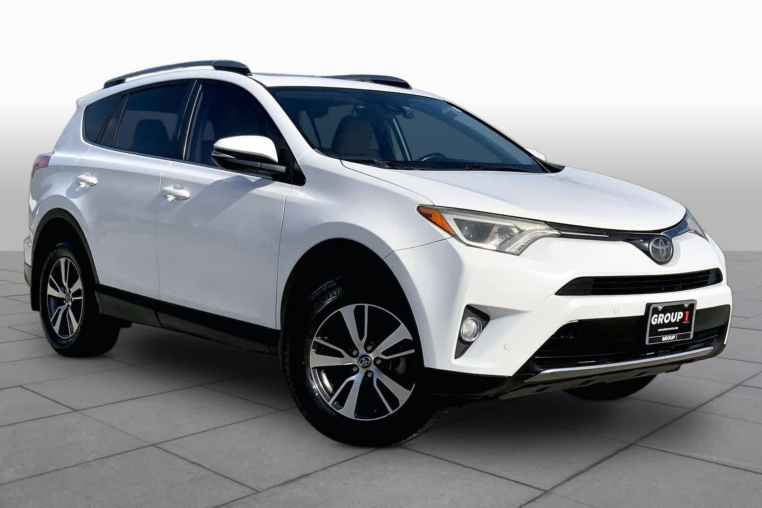 2018 Toyota RAV4 XLE Super White at Group 1 Toyota Southwest