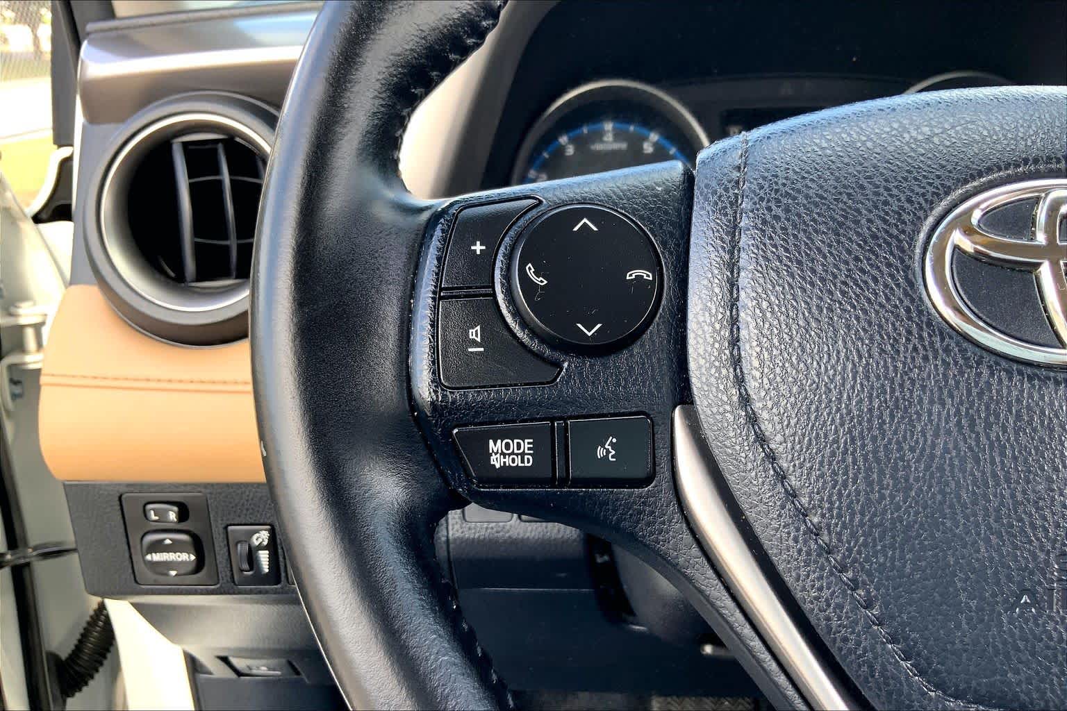 2018 Toyota RAV4 XLE Super White at Group 1 Toyota Southwest