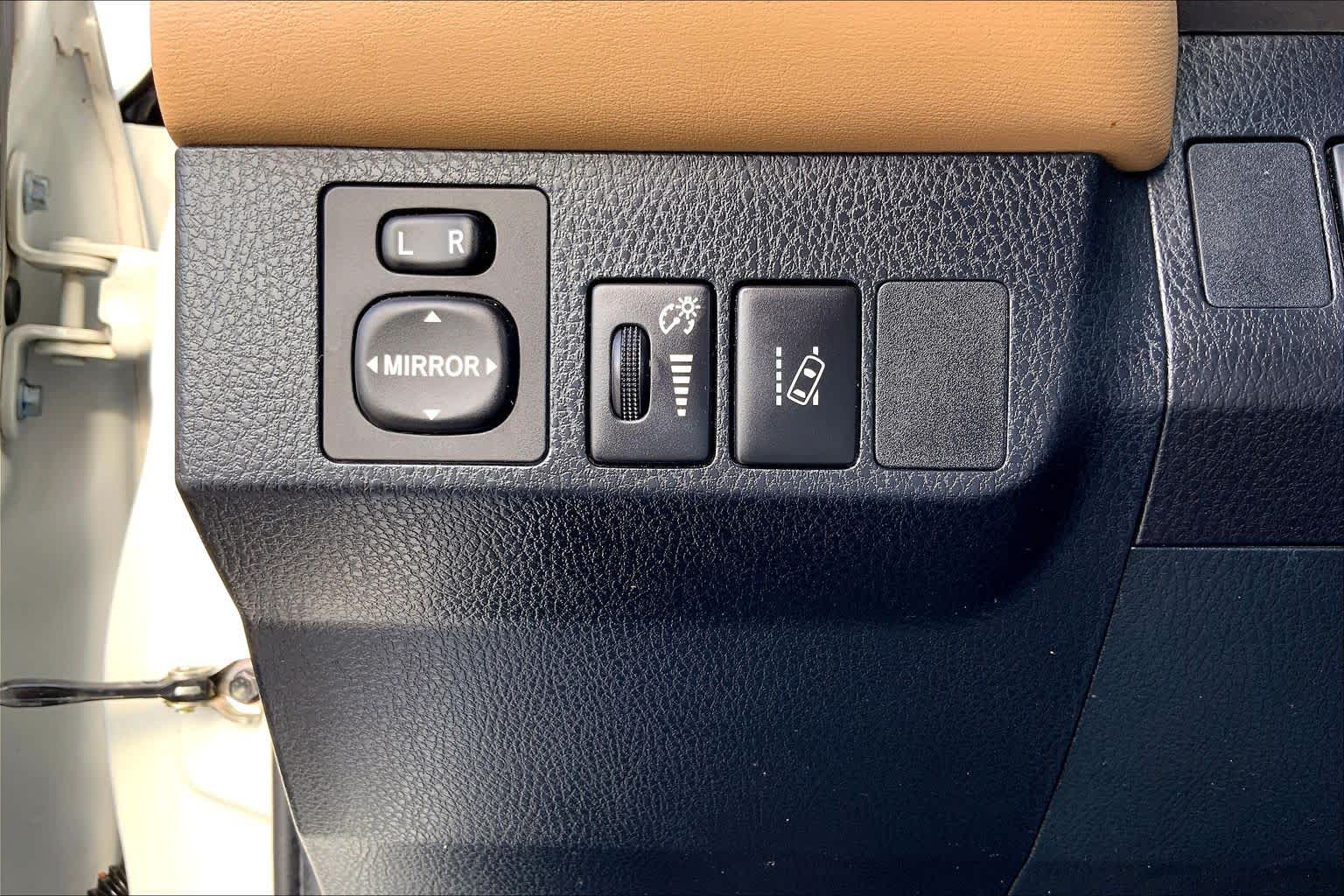 2018 Toyota RAV4 XLE Super White at Group 1 Toyota Southwest