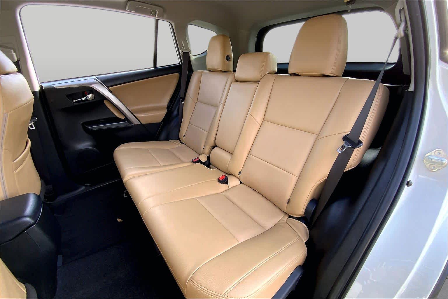 2018 Toyota RAV4 XLE Super White at Group 1 Toyota Southwest