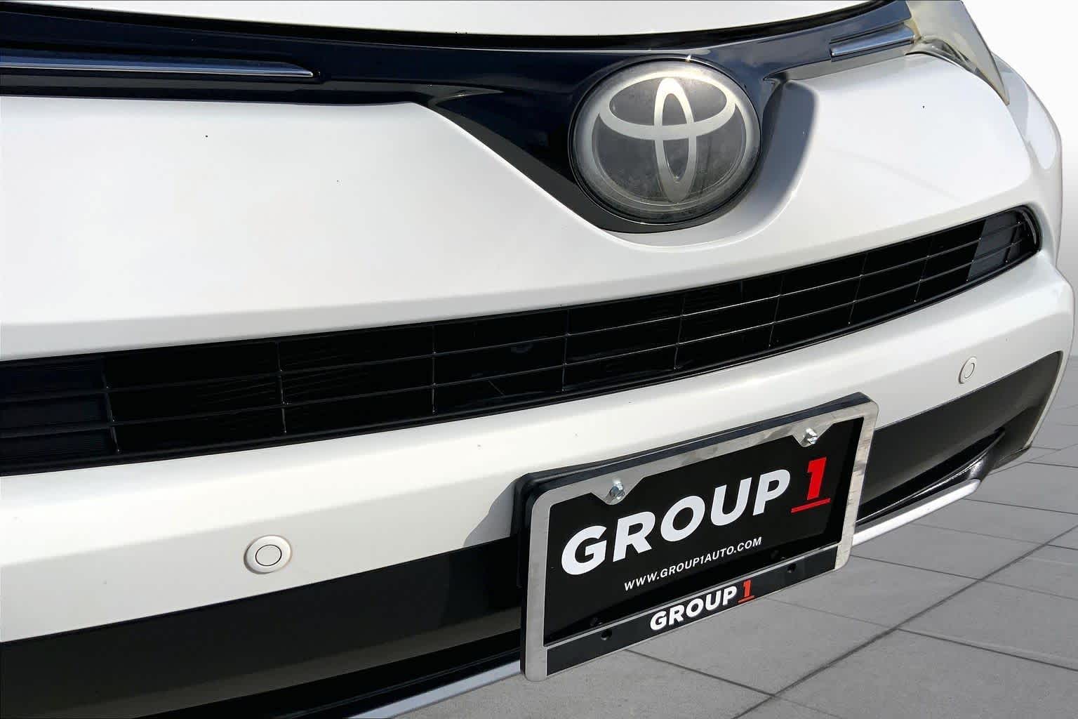 2018 Toyota RAV4 XLE Super White at Group 1 Toyota Southwest