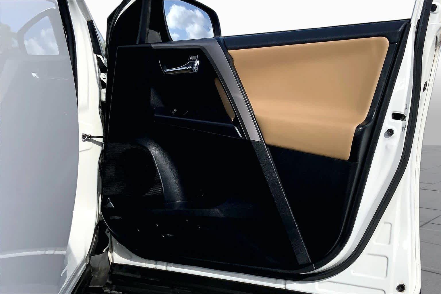 2018 Toyota RAV4 XLE Super White at Group 1 Toyota Southwest