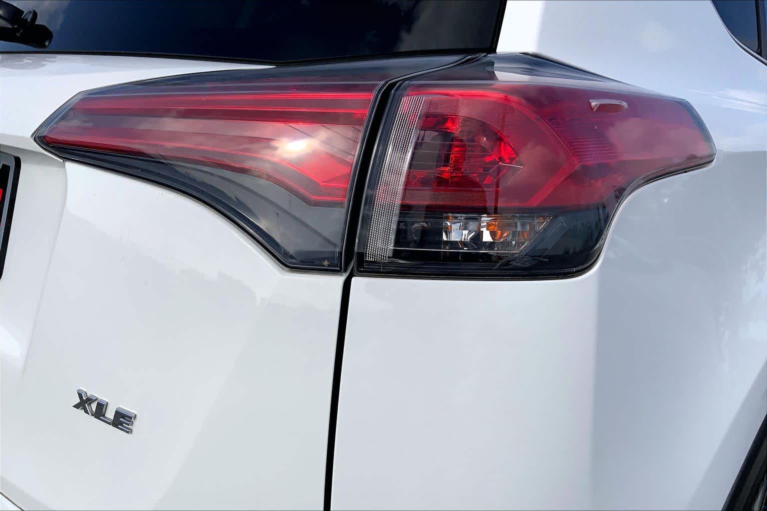 2018 Toyota RAV4 XLE Super White at Group 1 Toyota Southwest